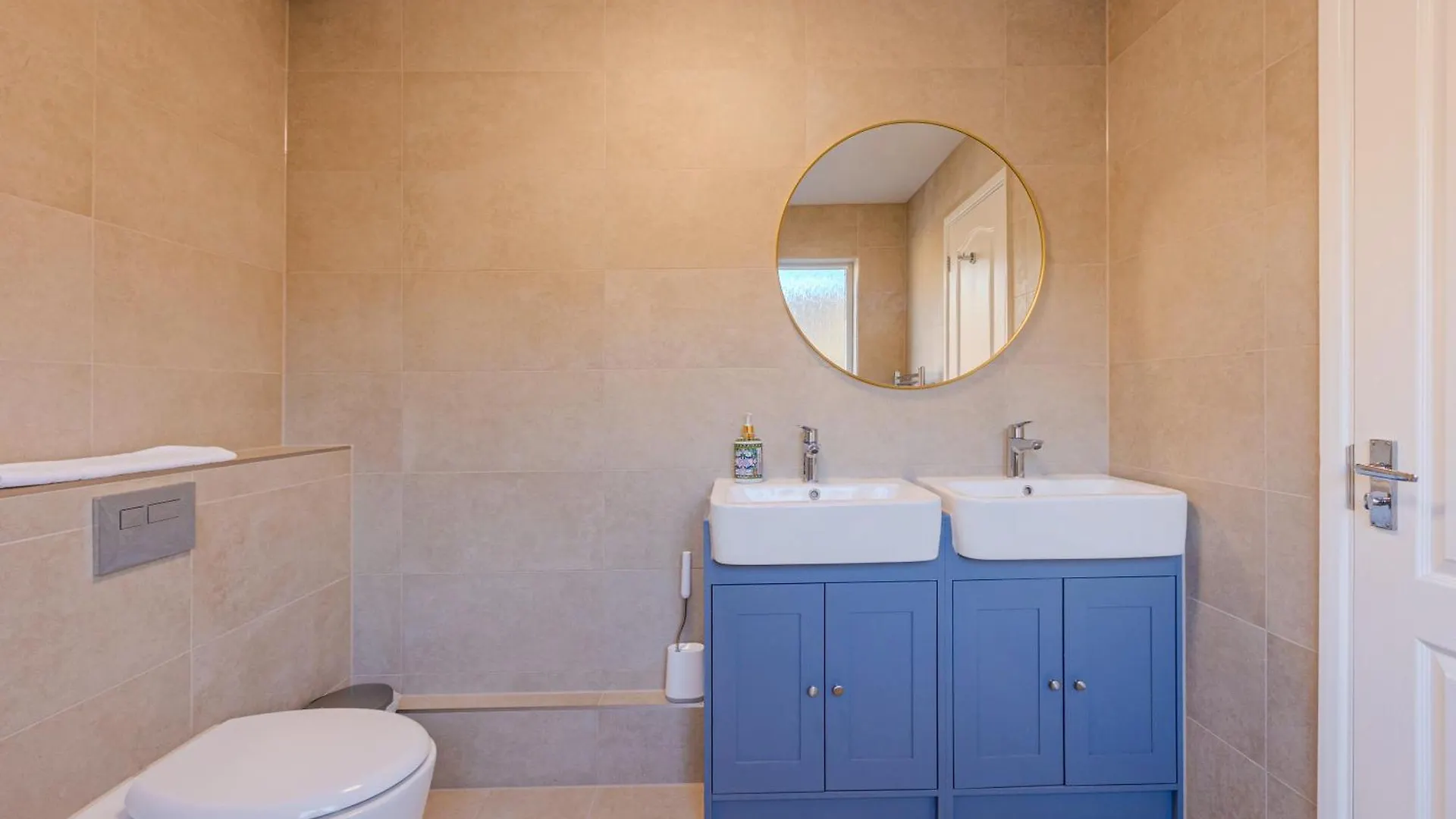 4Br 4-Floor House, W Patio, 10 Min Wapping Station Apartment London