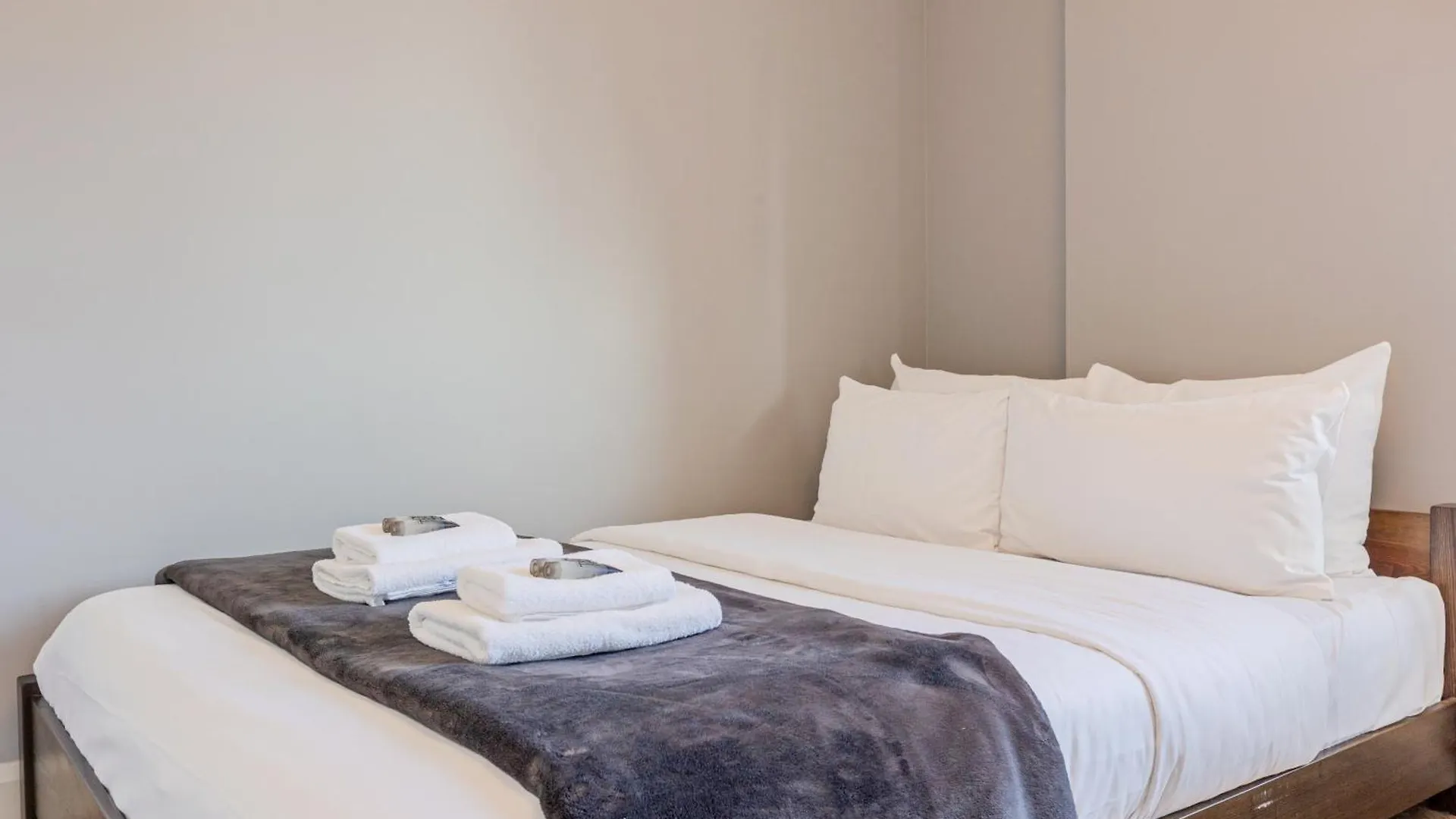 4Br 4-Floor House, W Patio, 10 Min Wapping Station Apartment London United Kingdom
