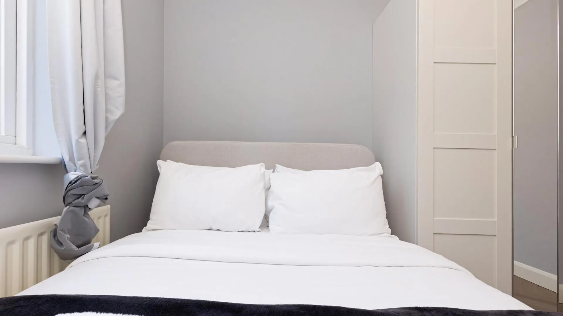 4Br 4-Floor House, W Patio, 10 Min Wapping Station Apartment London