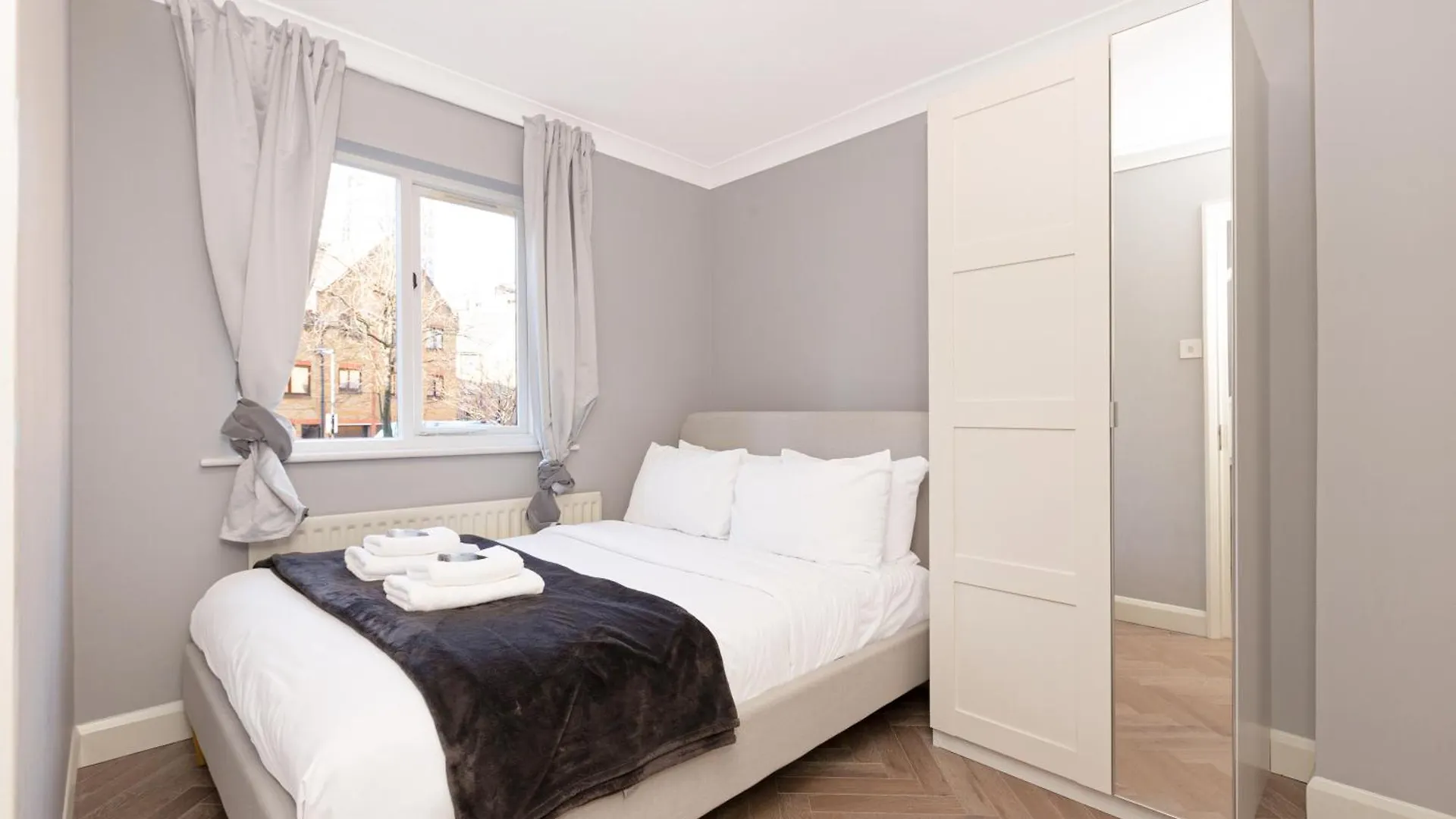 4Br 4-Floor House, W Patio, 10 Min Wapping Station Apartment London