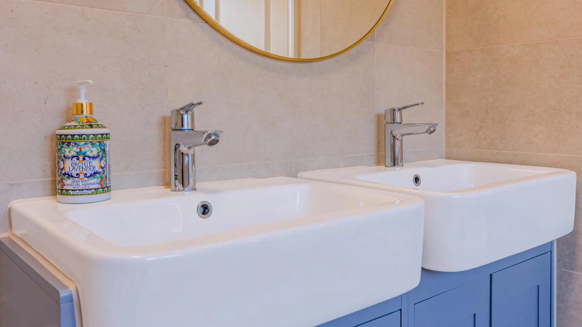 4Br 4-Floor House, W Patio, 10 Min Wapping Station Apartment London 0*,